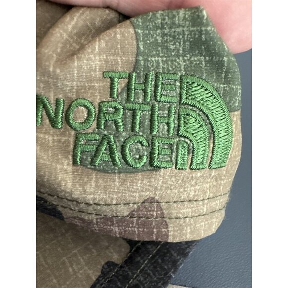 The North Face Men's 40 Cargo Ripstop Camo Hybrid shorts Green Brown EUC - Picture 9 of 11